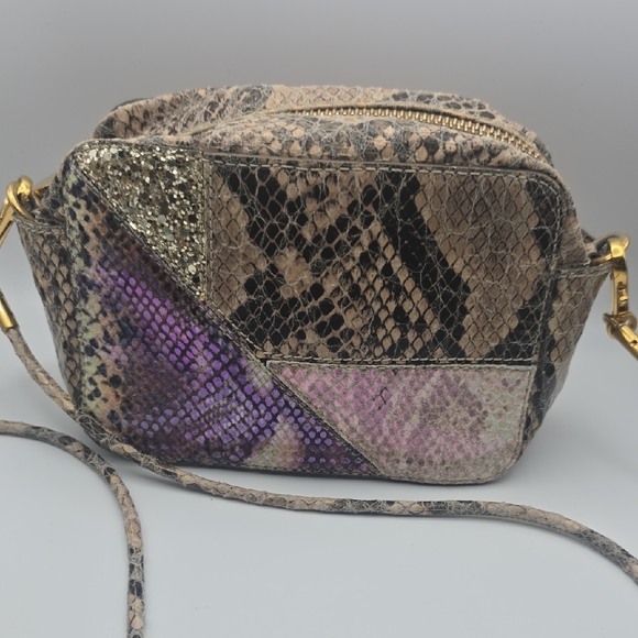Stella McCartney Faux-Snakeskin Irredesent Camera/Crossbody (EUC)(RARE)(COA)🤍✨️ - Picture 7 of 17